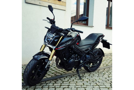 M 502N ČERNÁ EURO 5 PŘEDVÁDĚCÍ MOTOCYKL