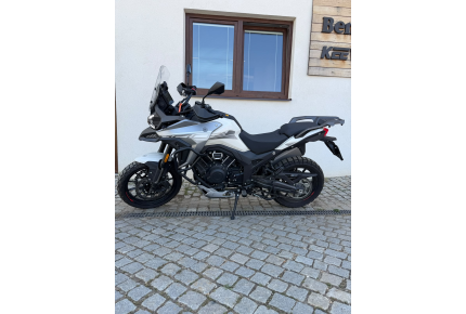 T 1002V BÍLÁ- PŘEDVÁDĚCÍ MOTOCYKL